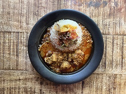 ����ɃX�p�C�X���B�uandCURRY�v�����R��ނ̃J���[����