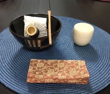 �e�q�Ńe�[�u�������̌����G�߂̘a�َq���y����