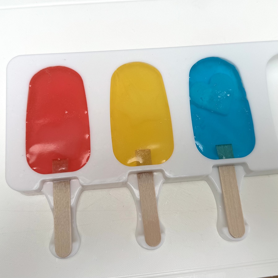 �A�C�X�L�����f�B�΂���