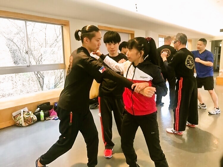 �J������